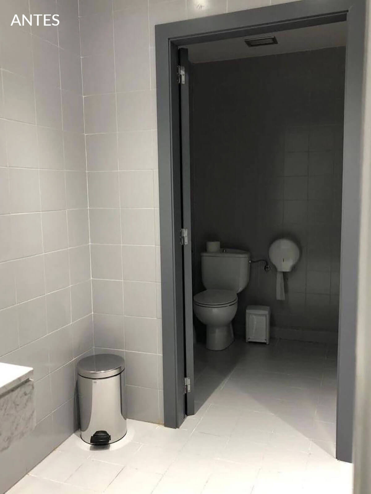 revestimiento-vinilico-azulejos-paredes-banos-antes