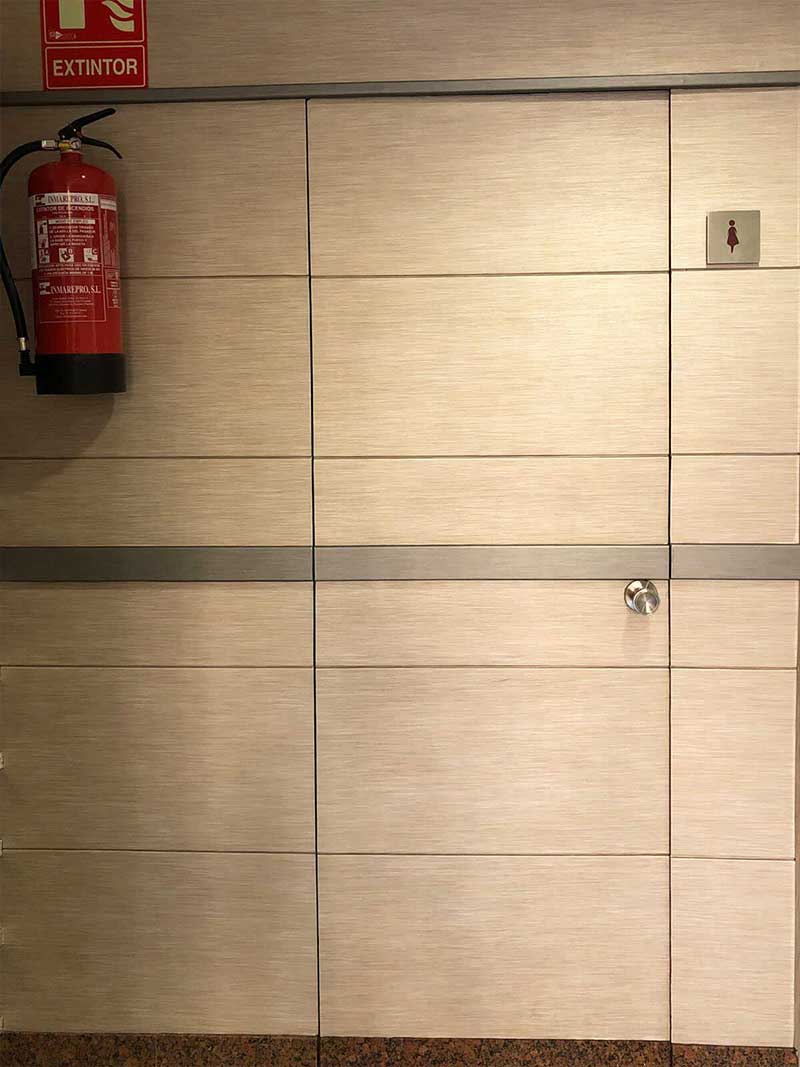 pared banos hotel material infeel