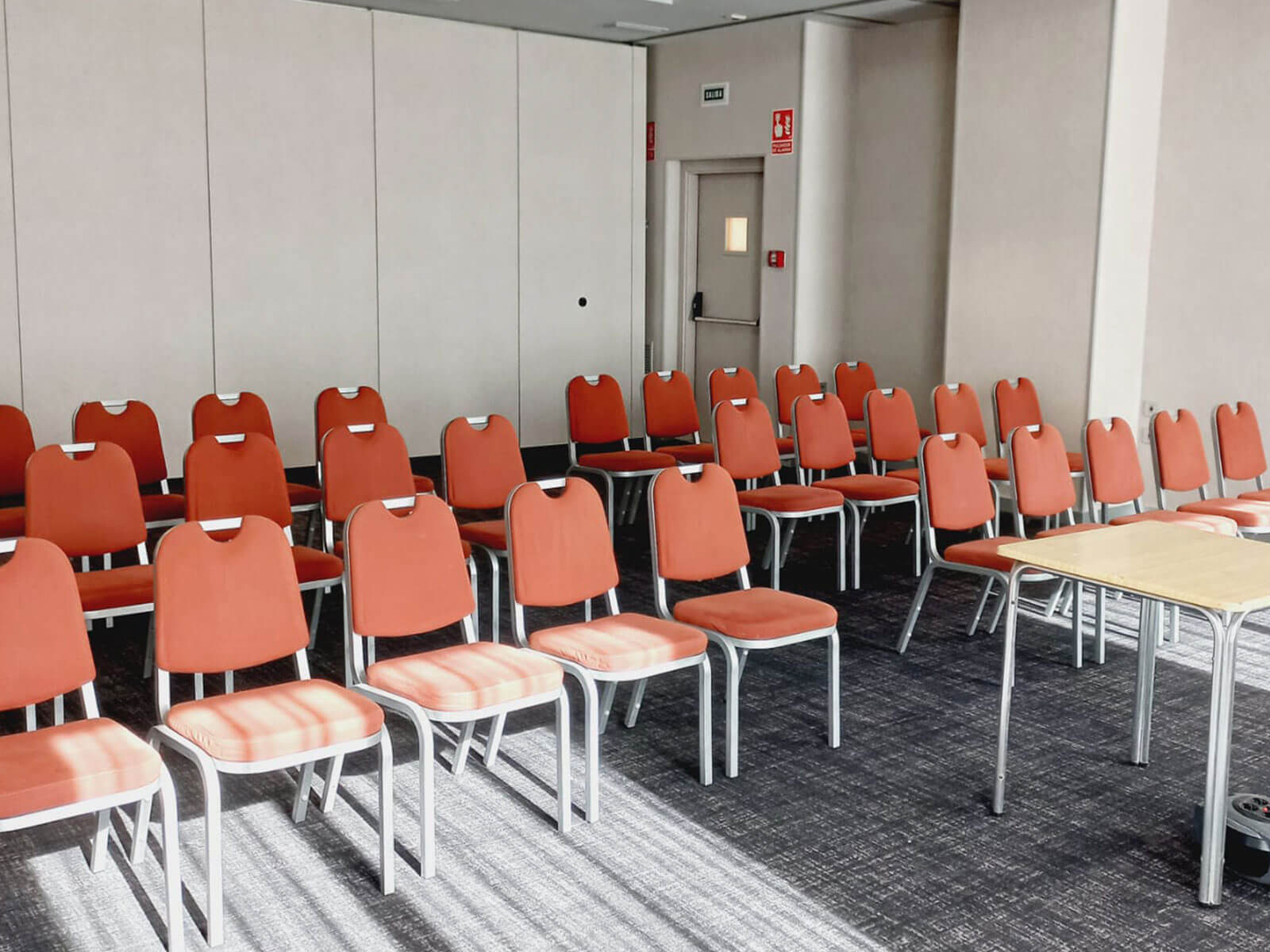 infeel-cover-stylo-empresa-hotelera-revestimientos