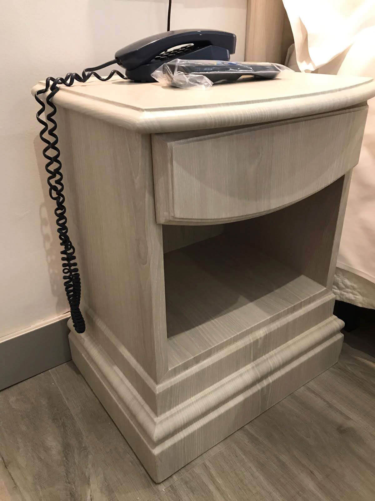 infeel-mesilla-habitación-hotel-cover-stylo-revestimiento-vinilico-despues