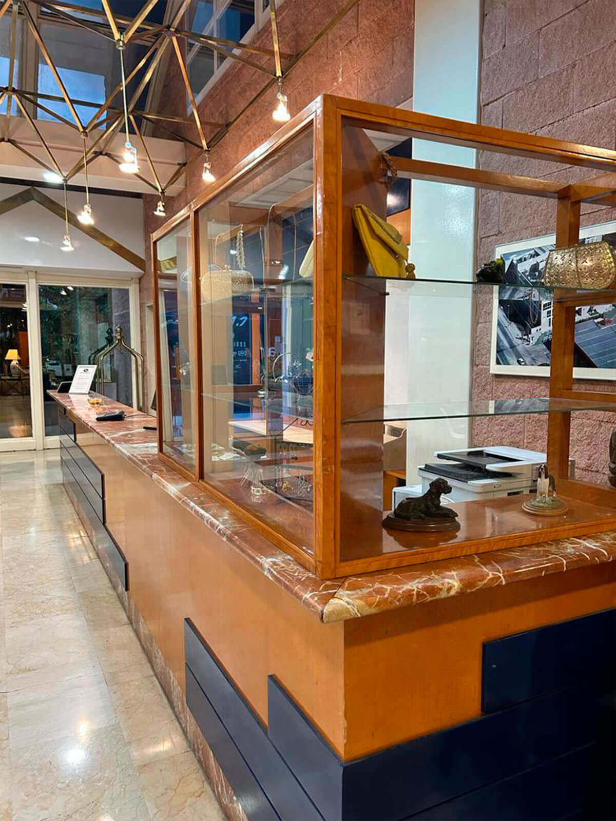 cover-stylo-recepciones-revestimiento-vinilico-hotel-antes