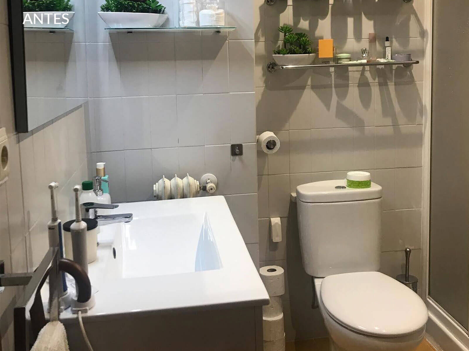 revestimiento-vinilico-banos-ducha-paredes-cover-stylo-impermeable-antes