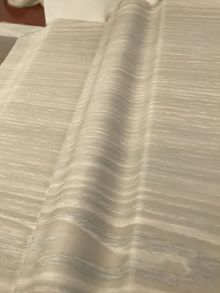 textura-infeel-habitación-hotel-cover-stylo-revestimiento-vinilico-muebles